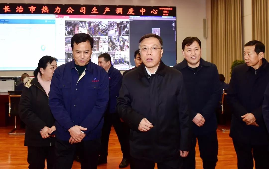 市委副書(shū)記、市長(zhǎng)楊勤榮一行走進(jìn)供熱公司，親切看望春節(jié)期間堅(jiān)守崗位的供熱職工，向他們致以新春的祝福和誠(chéng)摯謝意。